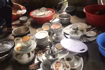 Ngày đầu về nhà chồng, tôi đã phải rửa 10 mâm bát một mình