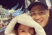 Phillip Nguyễn bất ngờ khoe ảnh ăn tối thân mật cùng cô gái giấu mặt