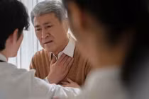 Bố chồng hàng ngày mắng chửi tôi vì không được ăn thịt bò