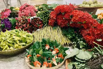 Hoa quê "gây sốt", dân thành thị săn lùng về cúng rằm
