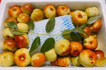 Hồng táo Trung Quốc đổ chợ, 550 nghìn/kg vẫn siêu đắt khách