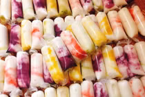 Sữa chua xanh đỏ 15 ngàn/kg, rao hàng xịn bán rẻ ê hề