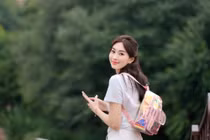 Hoa hậu Đặng Thu Thảo trẻ trung như nữ sinh