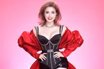 Diễn viên từng 4 lần đổ vỡ hôn nhân Hoàng Yến ngày càng gợi cảm