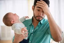 Đàn ông trầm cảm sau khi vợ sinh con