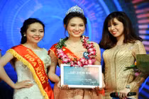 Miss Báo chí: "Mình đã khóc cả ngày sau khi đăng quang"