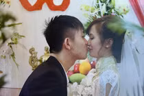 Vợ 2 đại gia Minh Nhựa hé lộ ảnh đám cưới 12 năm trước
