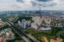 Kỳ lạ những khu nhà vắng vẻ và xuống cấp ở Thủ Thiêm 
