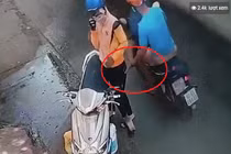Đứng ở cửa nhà, cô gái bị kẻ biến thái sàm sỡ vòng 3