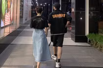 Netizen đặt nghi vấn, “single mom showbiz” hẹn hò với HLV Rap Việt?