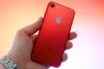 Máy xách tay đời cũ giảm giá sâu, iPhone 7 còn 6 triệu đồng