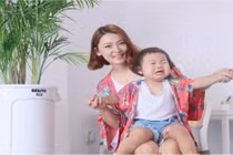 Bà mẹ trẻ Hàn Quốc có sở thích chụp ảnh “dìm hàng” con gái
