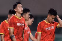 Bác sĩ CLB Hà Nội: 'Văn Hậu cần giảm cân'