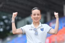 Bóng đá Thái Lan có biến, Madam Pang bất ngờ "hứng đạn"