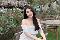 Nhan sắc "đại minh tinh" của vợ sao trẻ CLB Công an Hà Nội