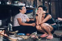 Bước khỏi sân khấu, Hoa hậu H'Hen gây ấn tượng bằng sự bình dị