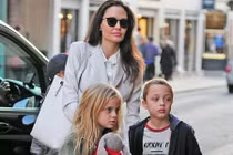 Angelina Jolie bị đồn lơ là khiến con gái bị bảo mẫu đánh đập