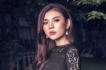 Chúng Huyền Thanh chính là cô gái đi giầy đỏ trong truyền thuyết, bỏ thế giới nhỏ để... lấy chồng? 