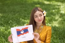 Du học sinh Lào tại Việt Nam chiếm spotlight nhờ sắc vóc trời ban