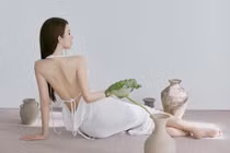 Mặc váy yếm mỏng manh, hot girl Tứ Xuyên khoe thân hình tuyệt tác
