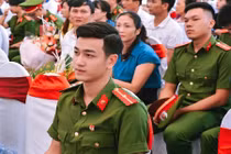 Chị em lại "phát điên" với nam thần Học viện Cảnh sát mới