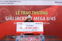 Người phụ nữ trúng 16 tỷ đồng Vietlott khi về thăm quê