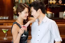 Vợ đi làm khuya chưa về, tôi kiểm tra định vị thì choáng váng phát hiện ra nơi cô ấy ở