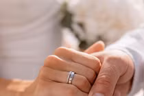 Mục đích đáng sợ của nữ giảng viên lấy chàng trai bố mẹ bán rau