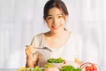 Lý do ăn ít giúp sống lâu
