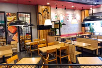 Hà Nội: Hàng quán không bóng người dù được mở cửa