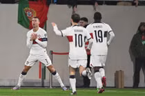Lí giải màn ăn mừng ‘siu’ và ‘nap’ của Ronaldo