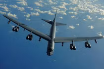  Mỹ đem B-52 bay gần các đảo nhân tạo ở Biển Đông