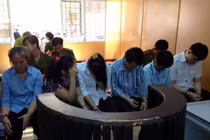 Đầu hai thứ tóc... vẫn "máu" làm nữ cướp