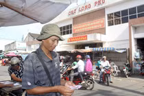Một người bán vé số dạo ở Sóc Trăng trở thành công chức