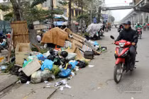 Sự cố 3 ngày không đổ rác: Hà Nội yêu cầu di dân khỏi vùng ảnh hưởng