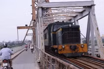 Nhà báo nước ngoài nghĩ gì về cầu Long Biên? 