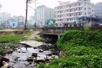 Nhiều cống nước thải đen ngòm xả ra biển Sầm Sơn