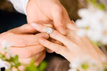 Mách bạn cách đeo nhẫn hợp phong thủy để vạn sự như ý