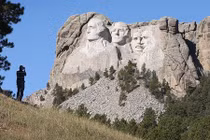 Sự thật ít biết về ngọn núi Rushmore nổi tiếng thế giới