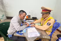 Tuyên Quang: Không nhường đường cho xe cứu thương, tài xế bị phạt nặng