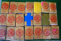Lại phát hiện can nhựa khủng có chữ Trung Quốc chứa 21 bánh nghi ma tuý