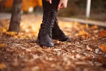 Giãn dây chằng, dị dạng chân do đi boot thường xuyên