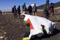 Video: Hiện trường máy bay rơi tại Ethiopia khiến 157 người thiệt mạng