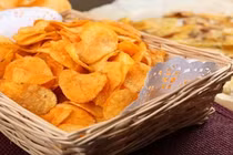Video: Dễ ợt cách làm snack lắc vị mì tôm ăn chơi