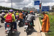“Loạn” sư giả lừa đảo, móc túi... thu nhập khủng