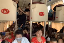 Từ lời than của “thượng đế”, liên tiếp phạt xe khách nhồi nhét quá người quy định