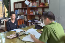 Bắt tên cướp dùng hung khí táo tợn xông vào ngân hàng Agribank ở Phú Thọ