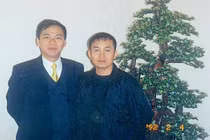 Xuân Hinh đăng ảnh thời trẻ chụp cùng tỷ phú Phạm Nhật Vượng