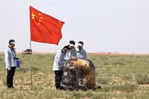 Tàu Thường Nga - 6 mang theo mẫu vật đầu tiên từ vùng khuất Mặt Trăng