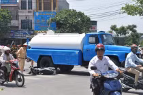 Xe cảnh sát PCCC cán chết người chờ đèn đỏ